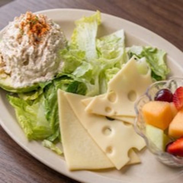 <CHICKEN SALAD PLATE>.