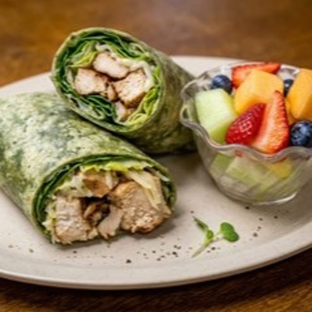 <CHICKEN CAESAR WRAP>.