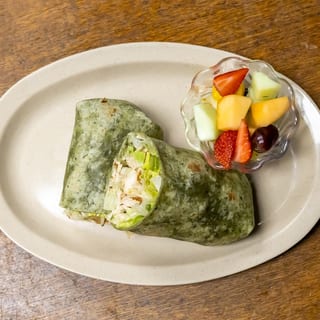 <CHICKEN CAESAR WRAP>